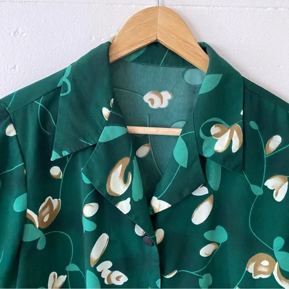 Vintage Blouse with Ornate Buttons - Picture 4 of 8